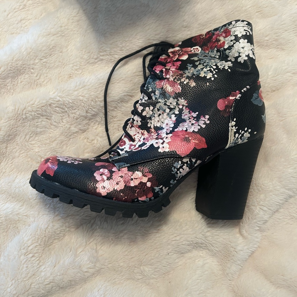 Floral Lace-Up Block Heel Ankle Boot - Black/Pink